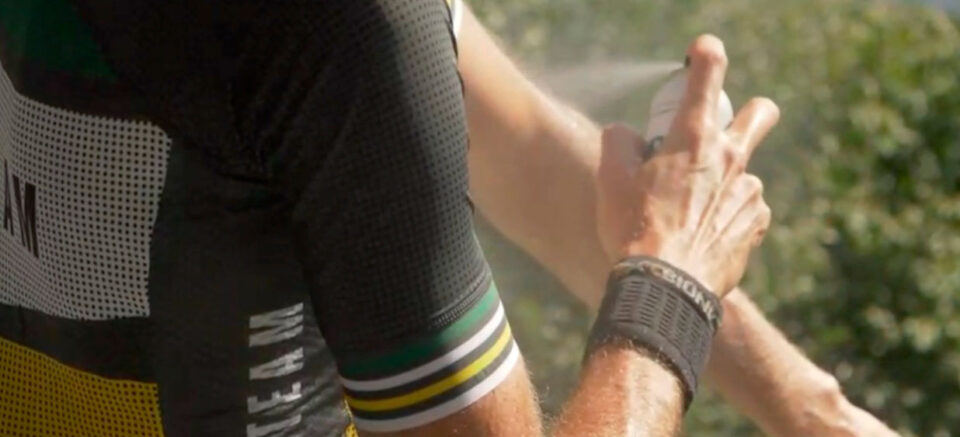 Wielrenner die TUNAP Sports body care toepast